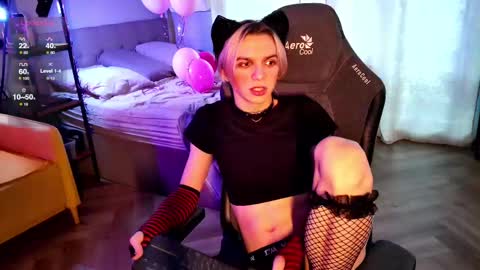 Snapshot of leon_yuugen chatting on February 20, 10:37 am Leon online show from February 20, 10:37 am