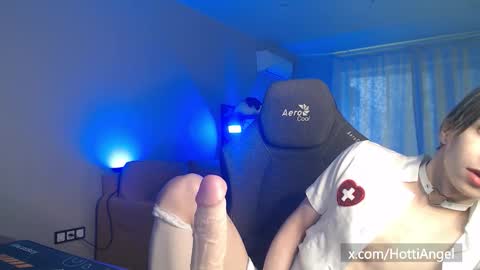 Snapshot of leon_yuugen chatting on December 2, 10:31 am Leon online show from December 2, 10:31 am