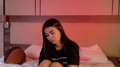 Snapshot of leonameilee chatting on June 28, 6:30 am Mila online show from June 28, 6:30 am