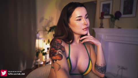 Snapshot of leonamell chatting on January 23, 1:41 am Leo online show from January 23, 1:41 am