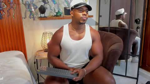 Leandro jones online show from September 24, 11:30 pm