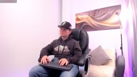 Leo  online show from November 25, 4:01 am