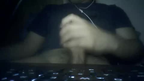 Snapshot of leoonel_95 chatting on April 11, 4:06 am leoonel_95 online show from April 11, 4:06 am