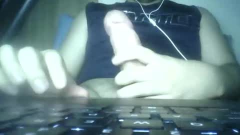 Snapshot of leoonel_95 chatting on May 31, 5:37 am leoonel_95 online show from May 31, 5:37 am