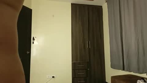 Snapshot of leosroom chatting on November 5, 12:54 am Leo online show from November 5, 12:54 am