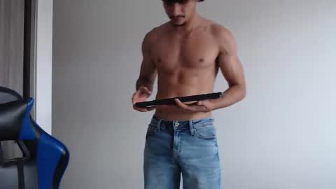 leostorm25 online show from February 25, 8:18 pm