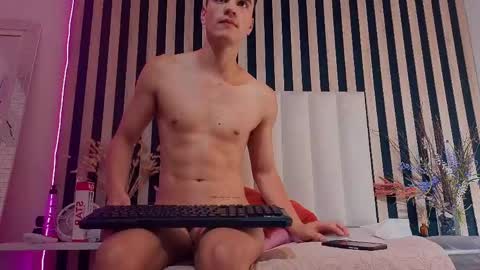 leotease online show from May 15, 11:01 pm