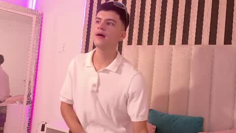 leotease online show from July 11, 7:05 pm