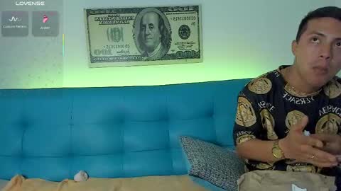 Snapshot of leovargas19hot chatting on April 14, 2:39 am Leo Vragas online show from April 14, 2:39 am