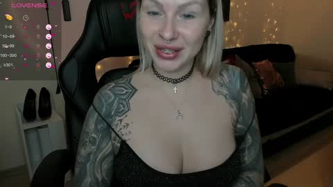 Snapshot of lerika_moore chatting on February 2, 6:20 pm Lerika Moore online show from February 2, 6:20 pm