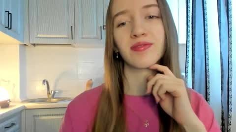  LESLIE   online show from December 14, 8:20 am