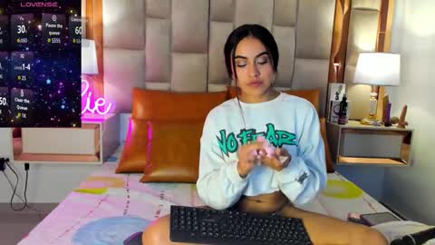 LeslieBush online show from November 2, 11:12 am