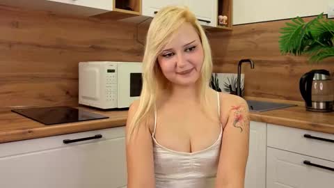 Snapshot of leslieewalker chatting on December 1, 6:02 pm Lisa online show from December 1, 6:02 pm