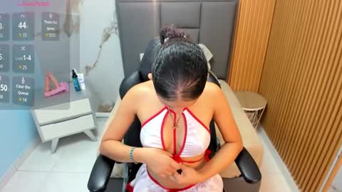 Snapshot of leslysimpson chatting on February 12, 1:17 pm online show from February 12, 1:17 pm