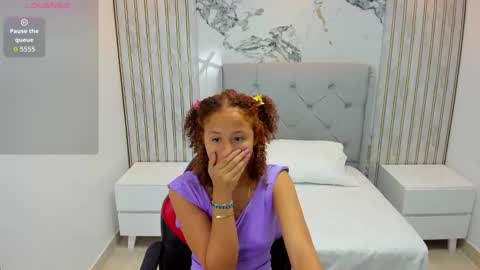 Snapshot of leslysimpson chatting on February 25, 7:34 pm online show from February 25, 7:34 pm