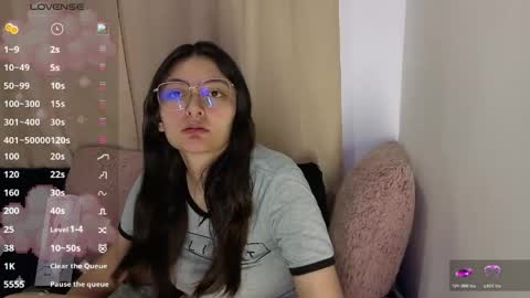 lessliee online show from May 2, 7:35 am
