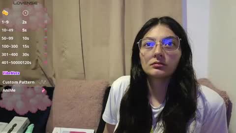 lessliee online show from May 3, 9:04 am