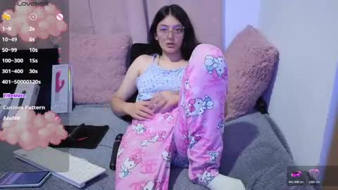 lessliee online show from May 21, 6:53 am