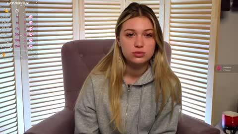 Snapshot of lesslimood chatting on December 5, 9:06 am Erin Open for long and cool pvts 3 online show from December 5, 9:06 am