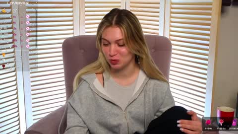 Snapshot of lesslimood chatting on December 5, 12:11 pm Erin Open for long and cool pvts 3 online show from December 5, 12:11 pm