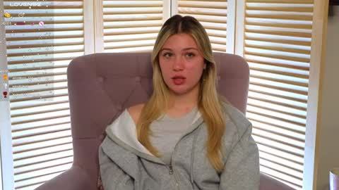 Snapshot of lesslimood chatting on December 5, 3:17 pm Erin Open for long and cool pvts 3 online show from December 5, 3:17 pm