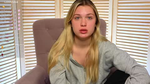 Snapshot of lesslimood chatting on December 8, 2:52 pm Erin Open for long and cool pvts 3 online show from December 8, 2:52 pm