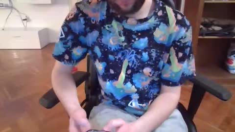 neoglo online show from February 1, 10:52 pm