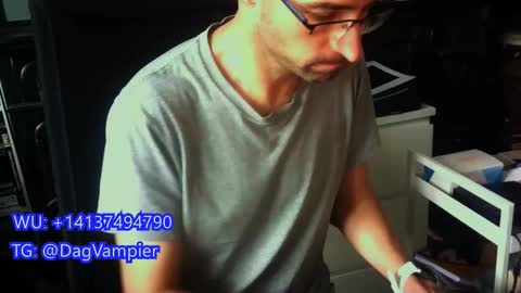 Snapshot of lestat_82 chatting on December 1, 12:54 pm Vampiro Diurno online show from December 1, 12:54 pm