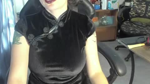 Snapshot of lestatdlion chatting on April 1, 12:39 pm lestatdlion online show from April 1, 12:39 pm