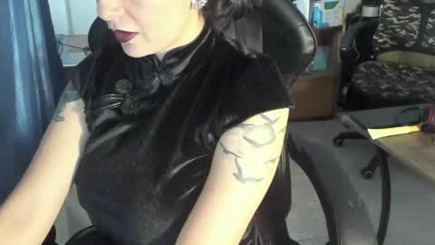 Snapshot of lestatdlion chatting on April 1, 1:41 pm lestatdlion online show from April 1, 1:41 pm