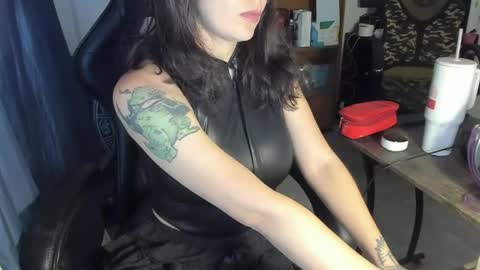 Snapshot of lestatdlion chatting on April 13, 12:43 pm lestatdlion online show from April 13, 12:43 pm