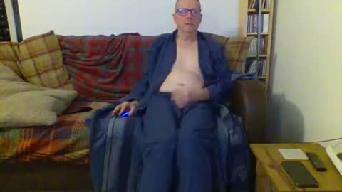 Snapshot of letmestrip chatting on December 13, 12:09 am paul online show from December 13, 12:09 am