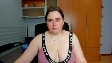 Naomi online show from May 26, 7:04 am