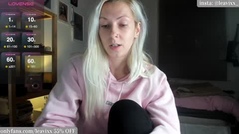 Snapshot of leusee chatting on December 17, 5:36 pm LeaVixx online show from December 17, 5:36 pm