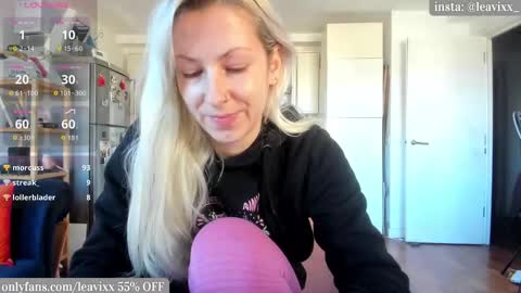 Snapshot of leusee chatting on October 24, 10:44 am LeaVixx online show from October 24, 10:44 am