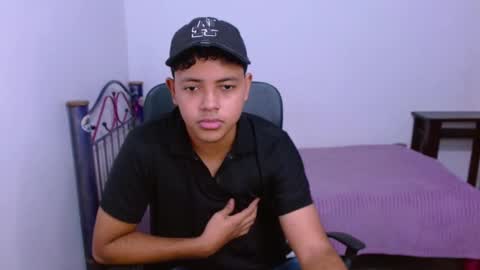 Snapshot of levii_7 chatting on October 5, 10:40 pm 0600AM-1200PM - online show from October 5, 10:40 pm