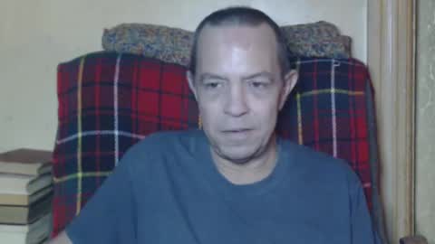 Snapshot of levon48 chatting on December 3, 1:08 am levon48 online show from December 3, 1:08 am