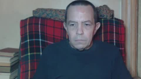 Snapshot of levon48 chatting on December 10, 1:11 am levon48 online show from December 10, 1:11 am