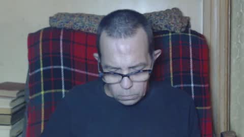 Snapshot of levon48 chatting on December 11, 1:05 am levon48 online show from December 11, 1:05 am