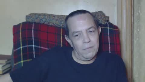 Snapshot of levon48 chatting on December 13, 1:15 am levon48 online show from December 13, 1:15 am