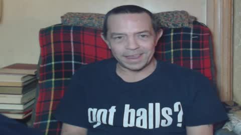 Snapshot of levon48 chatting on December 28, 1:29 am levon48 online show from December 28, 1:29 am