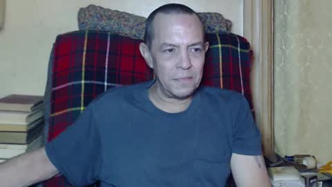 Snapshot of levon48 chatting on February 10, 2:41 am levon48 online show from February 10, 2:41 am