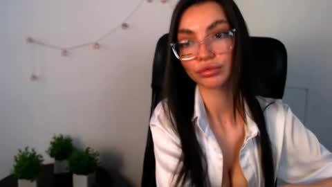 Alexia online show from May 2, 12:43 pm