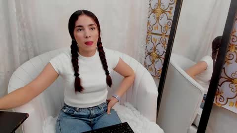 LexiCutee online show from May 18, 7:09 pm