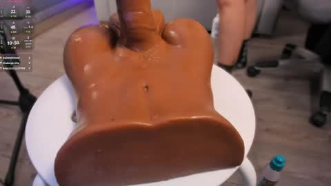 lexiee__ online show from April 23, 12:29 pm