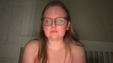 Snapshot of lexielilacs chatting on December 8, 1:35 am lexie online show from December 8, 1:35 am