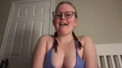 Snapshot of lexielilacs chatting on January 13, 2:28 am lexie online show from January 13, 2:28 am