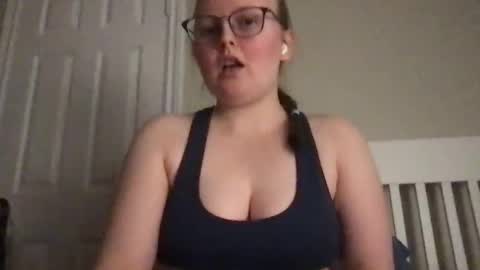 Snapshot of lexielilacs chatting on January 22, 2:48 am lexie online show from January 22, 2:48 am