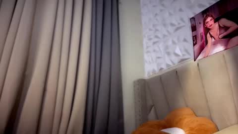 Snapshot of lexisdior chatting on October 26, 7:20 pm Naturaly Born Goddess  Ms. kendall  online show from October 26, 7:20 pm