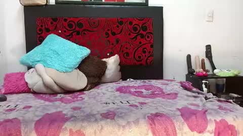 Snapshot of lexistone_ chatting on May 27, 1:57 am lexistone online show from May 27, 1:57 am